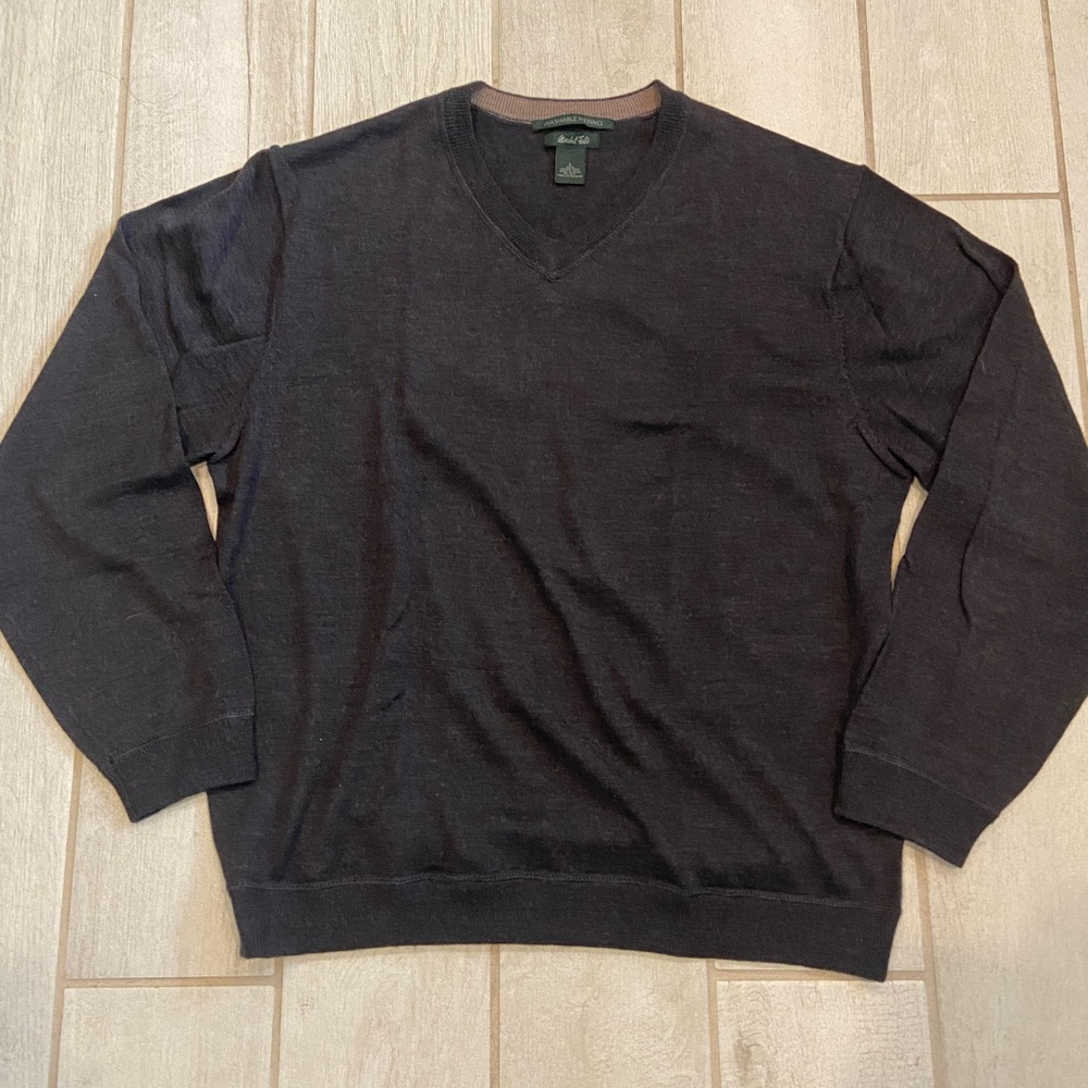 100% Merino Wool Marshall Field's Dark Gray V-neck Sweater Men’s Large